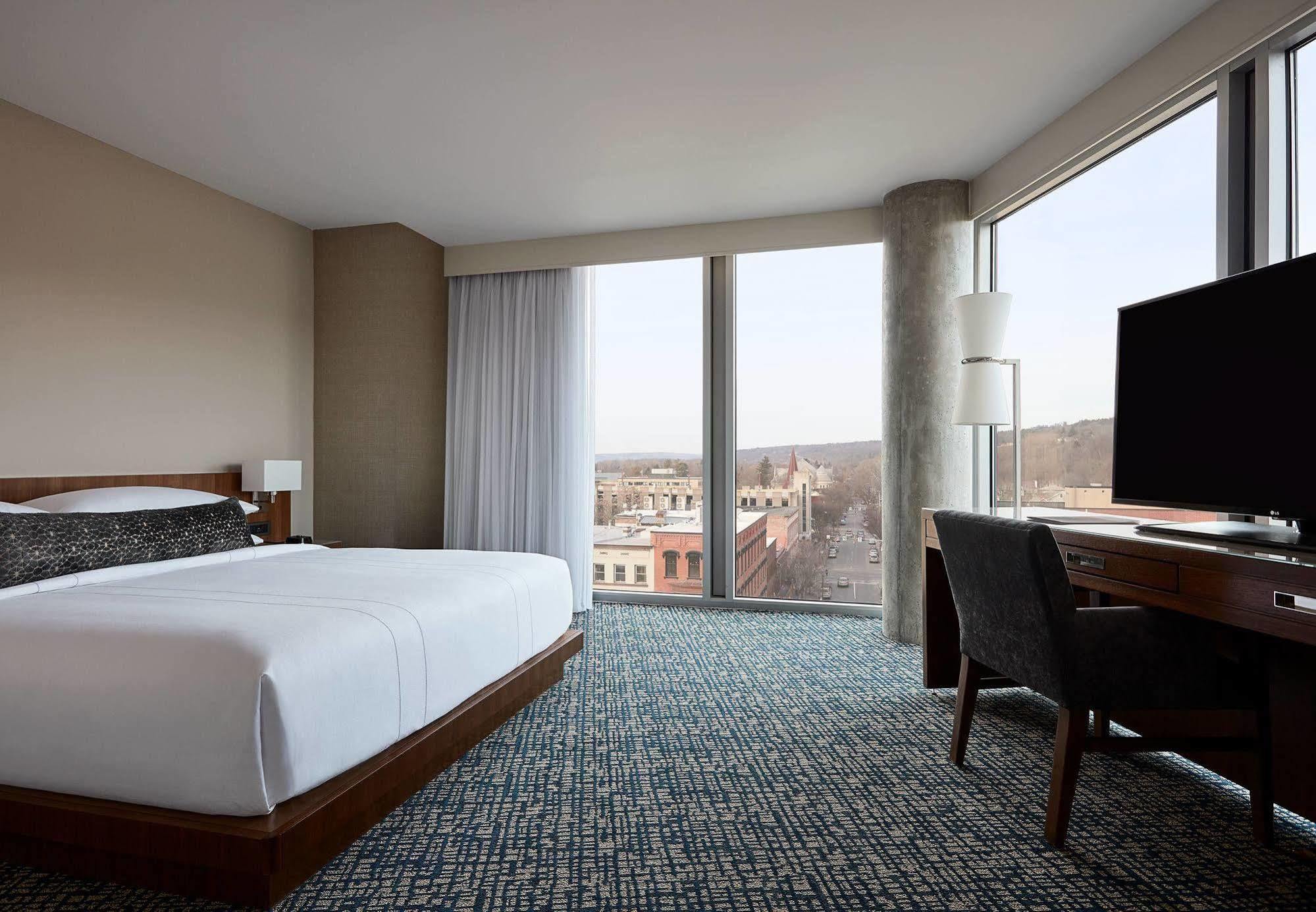 Hotel Ithaca Marriott Downtown On The Commons Exterior foto